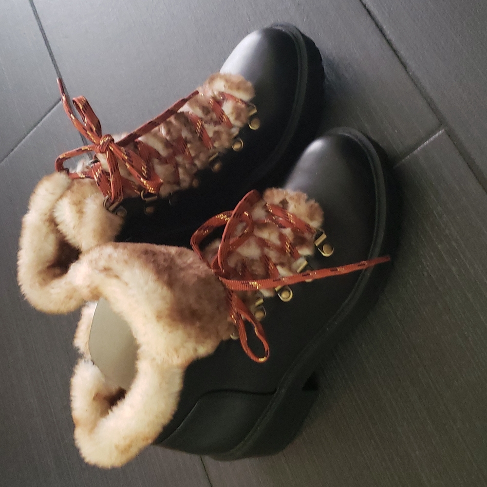 New American Eagle fur lined boots